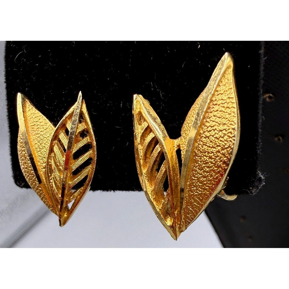 Vintage Coro Gold Tone Double Leaf Clip On Earrings Textured Openwork Botanical - Picture 3 of 9